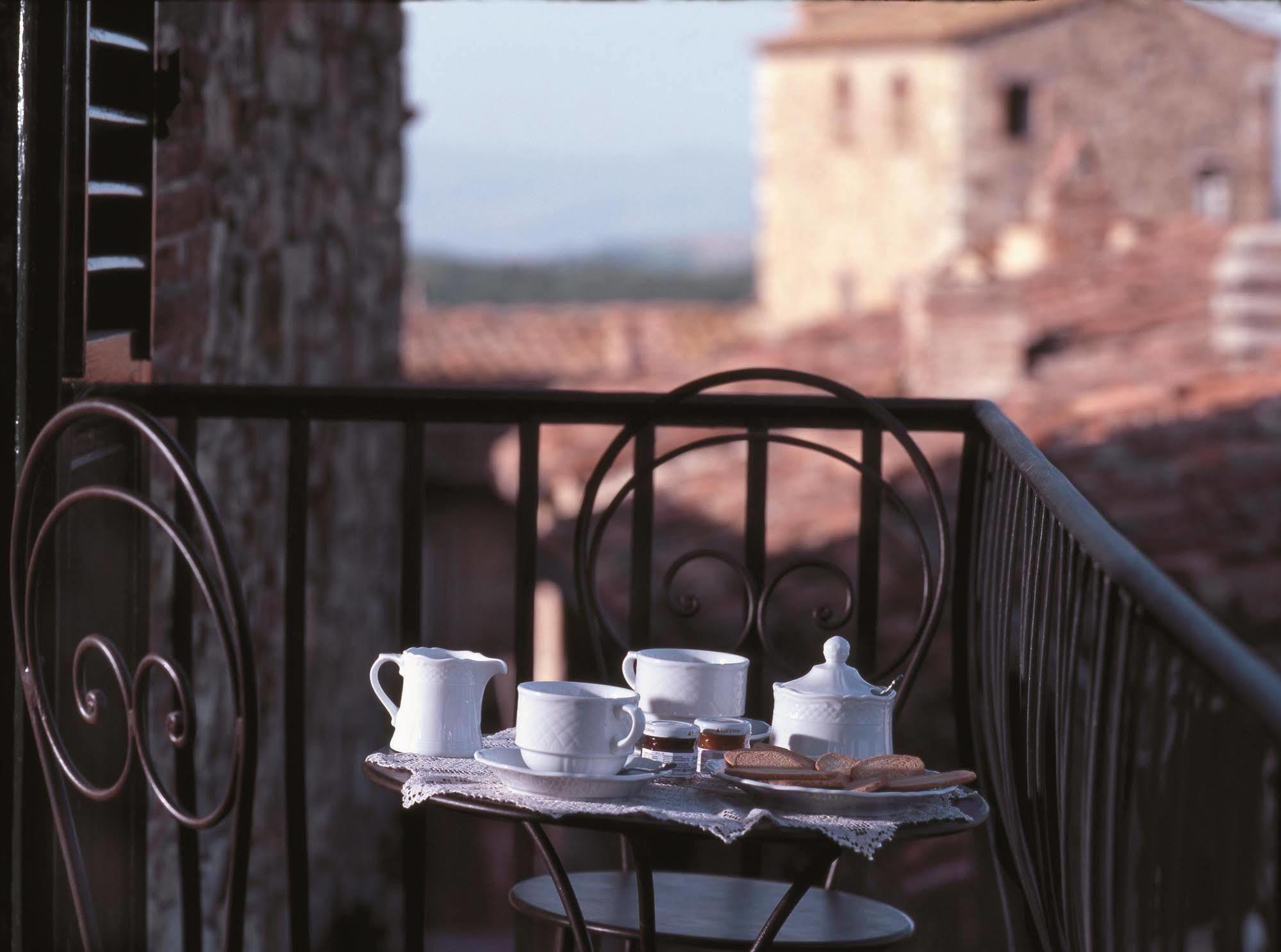 Palazzo Malaspina B&B San Donato in Poggio Buitenkant foto